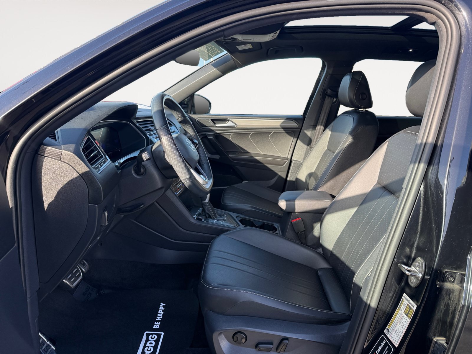 Certified 2023 Volkswagen Tiguan SE R-Line FWD image 10