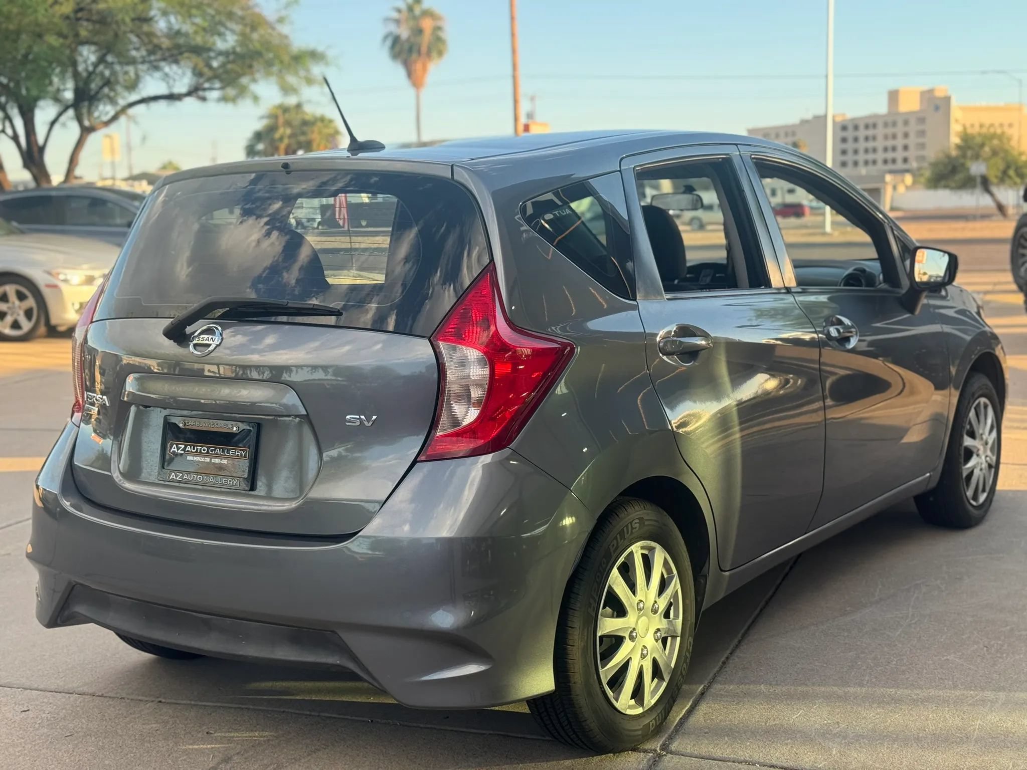 Used 2018 Nissan Versa Note FWD image 5