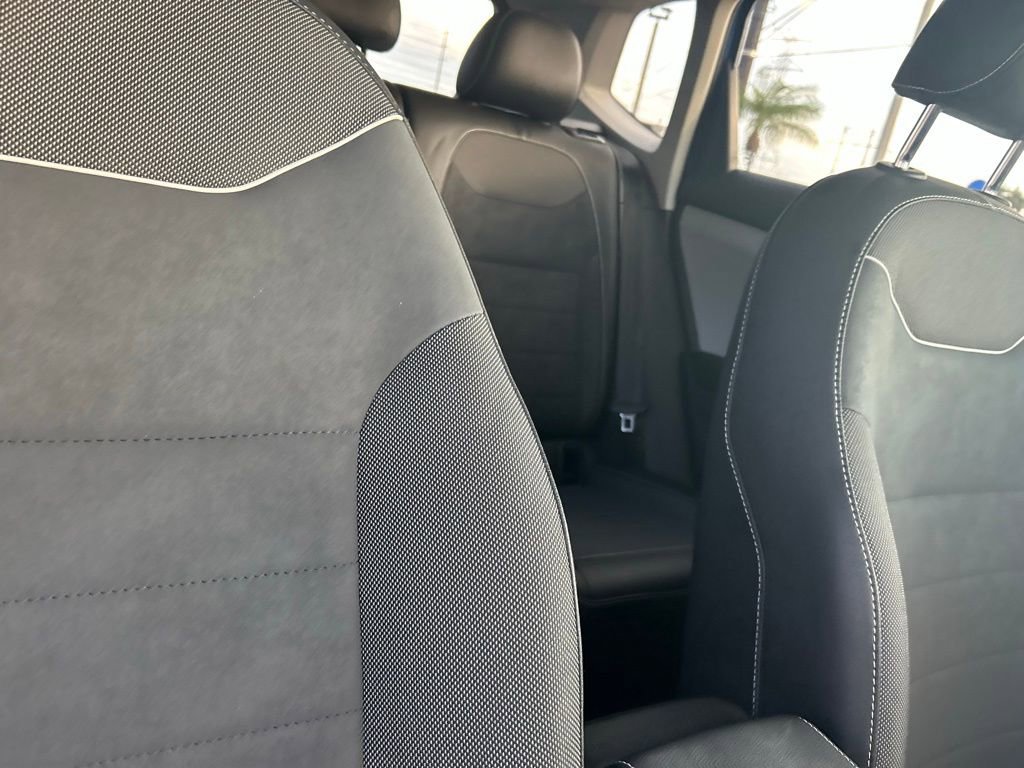 Used 2023 Volkswagen Taos SE w/ Panoramic Sunroof Package image 30