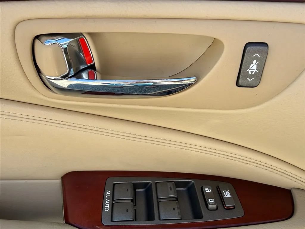 Used 2009 Lexus LS 460 w/ Comfort Pkg RWD image 29