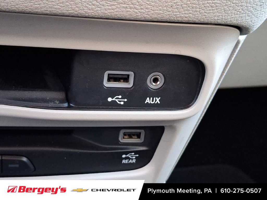 Used 2018 Chrysler Pacifica Limited FWD image 30