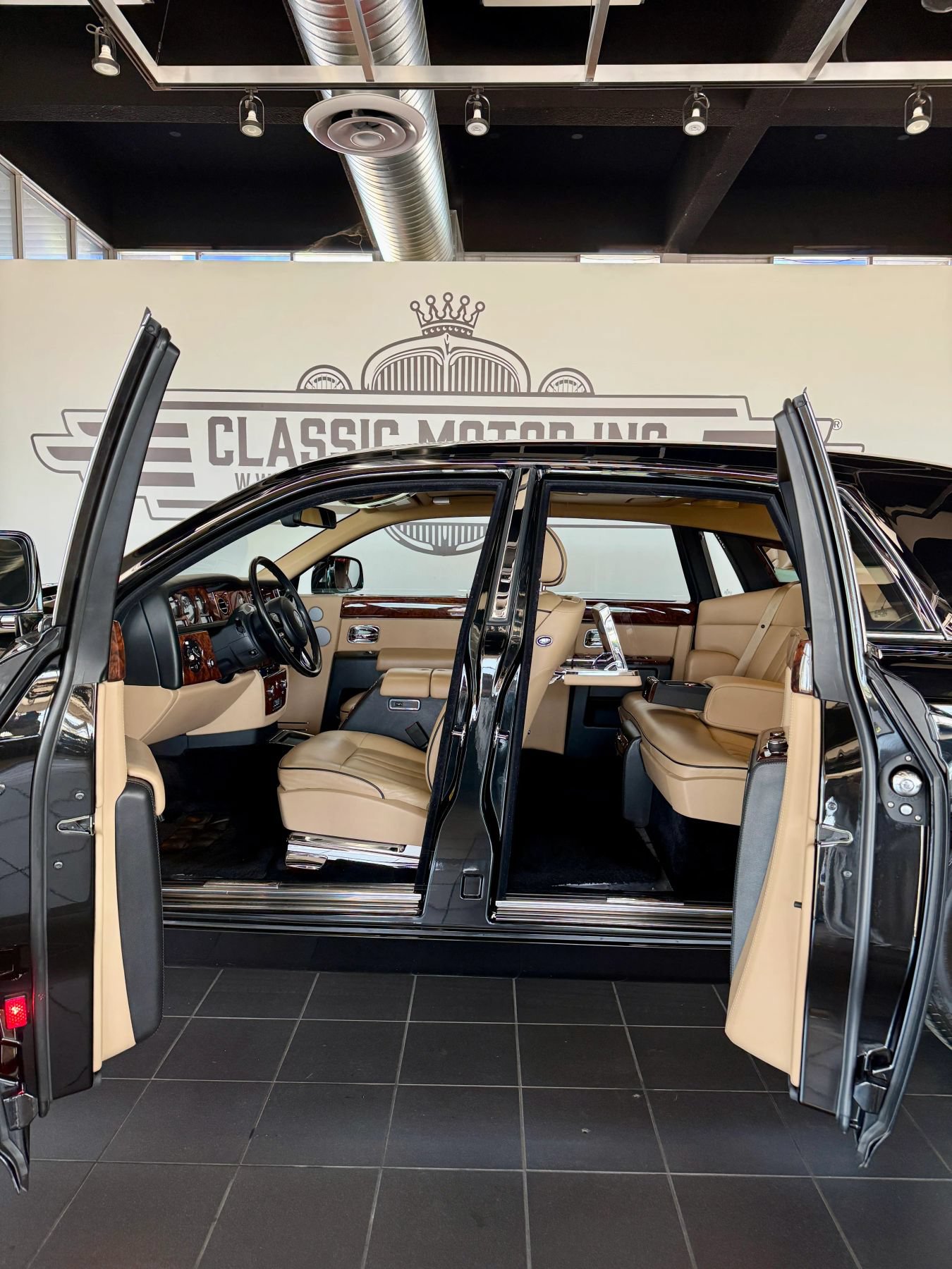 Used 2015 Rolls-Royce Phantom Sedan RWD image 9