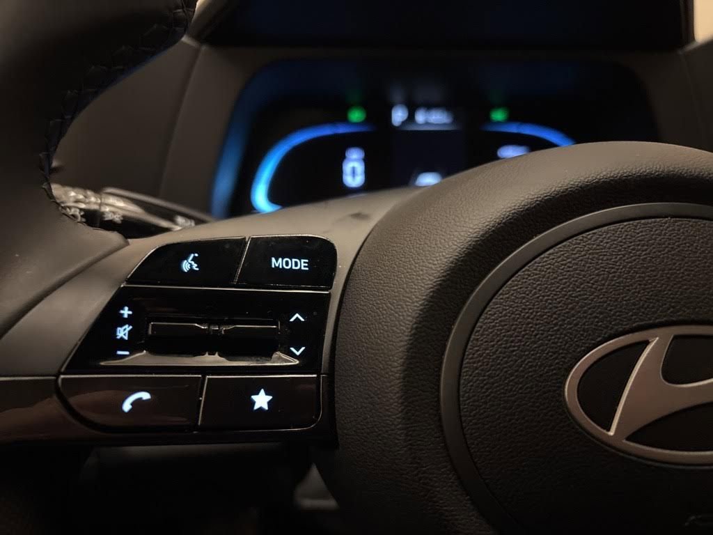 Certified 2025 Hyundai Elantra Sport image 16