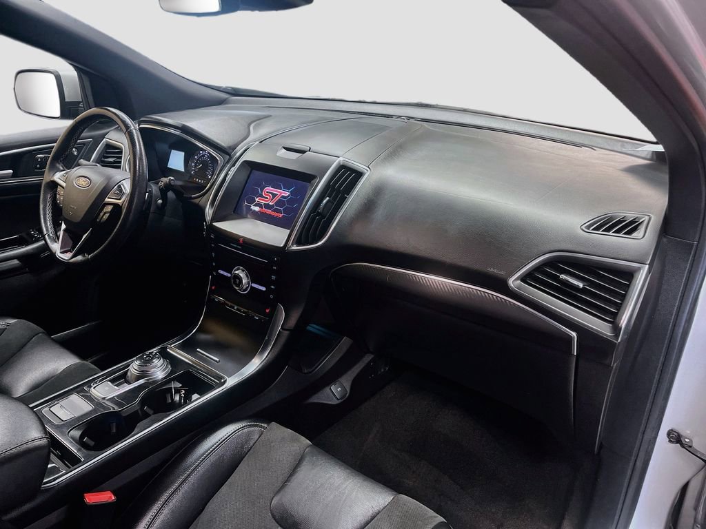 Used 2019 Ford Edge ST w/ Cold Weather Package AWD/4WD image 30