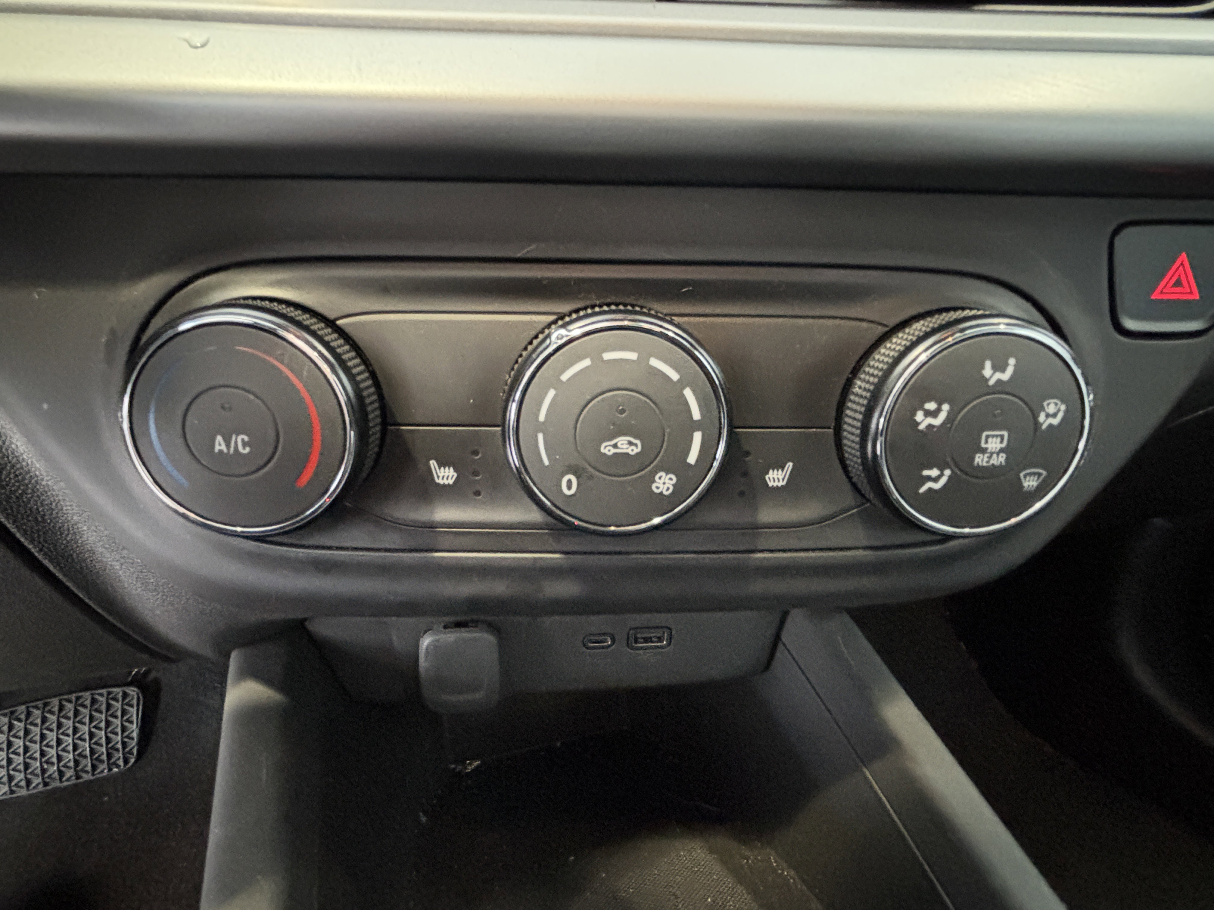 Used 2024 Chevrolet Trax RS w/ Driver Confidence Package image 14