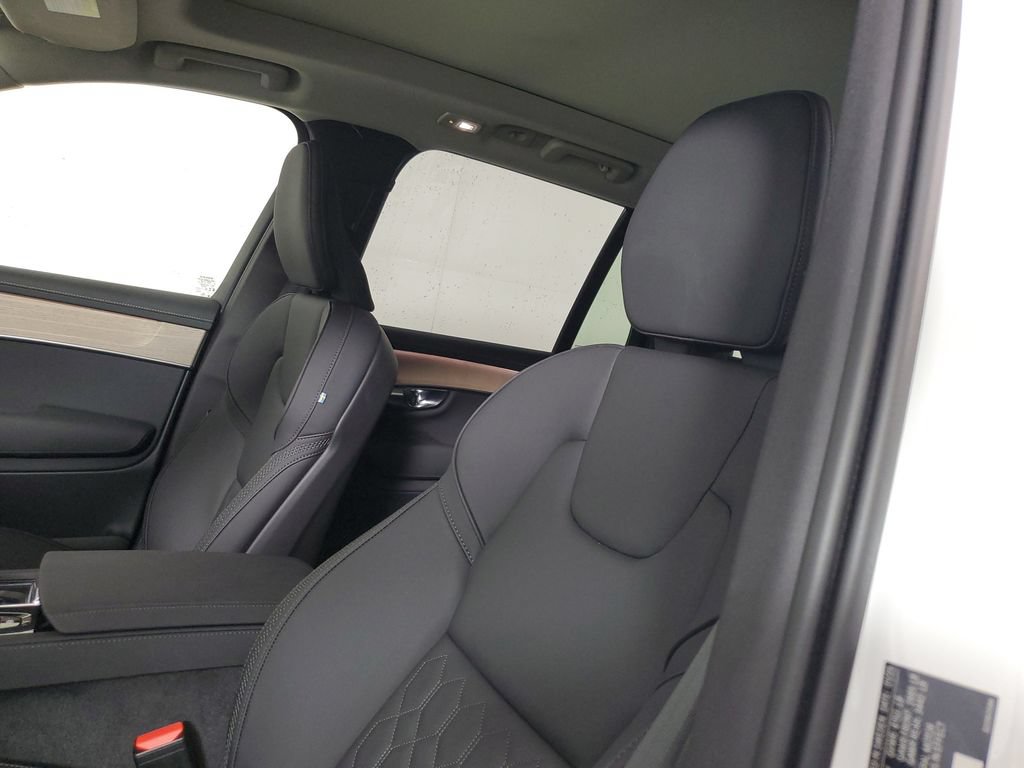 Used 2025 Volvo XC90 B6 Plus w/ Protection Package Premier AWD/4WD image 23