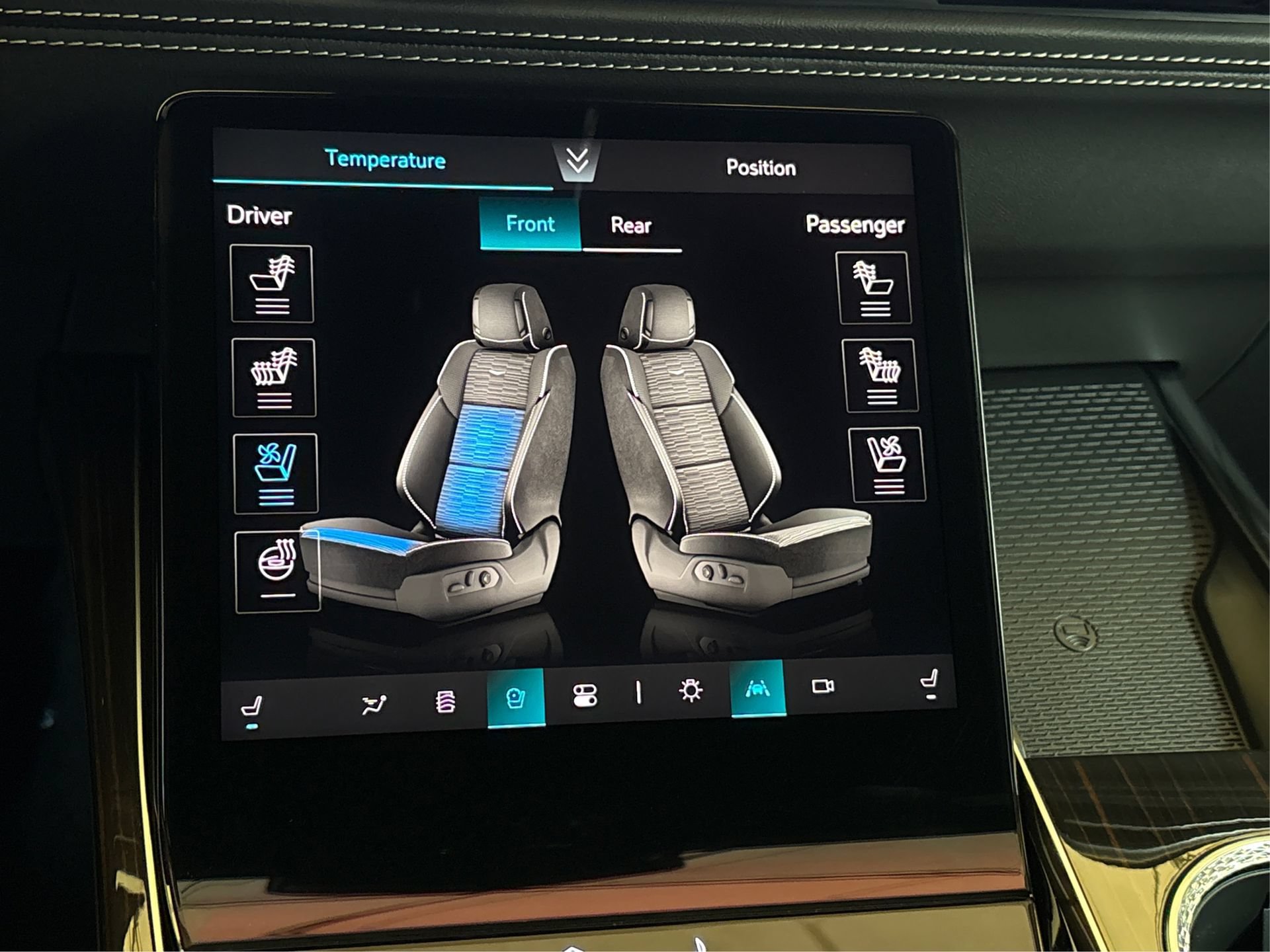 New 2026 Cadillac Escalade ESV Luxury AWD/4WD image 32