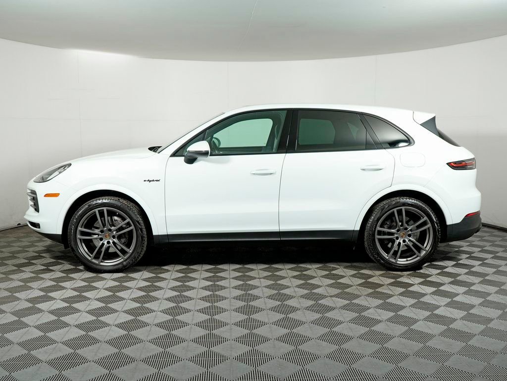 Certified 2022 Porsche Cayenne Platinum Edition image 2