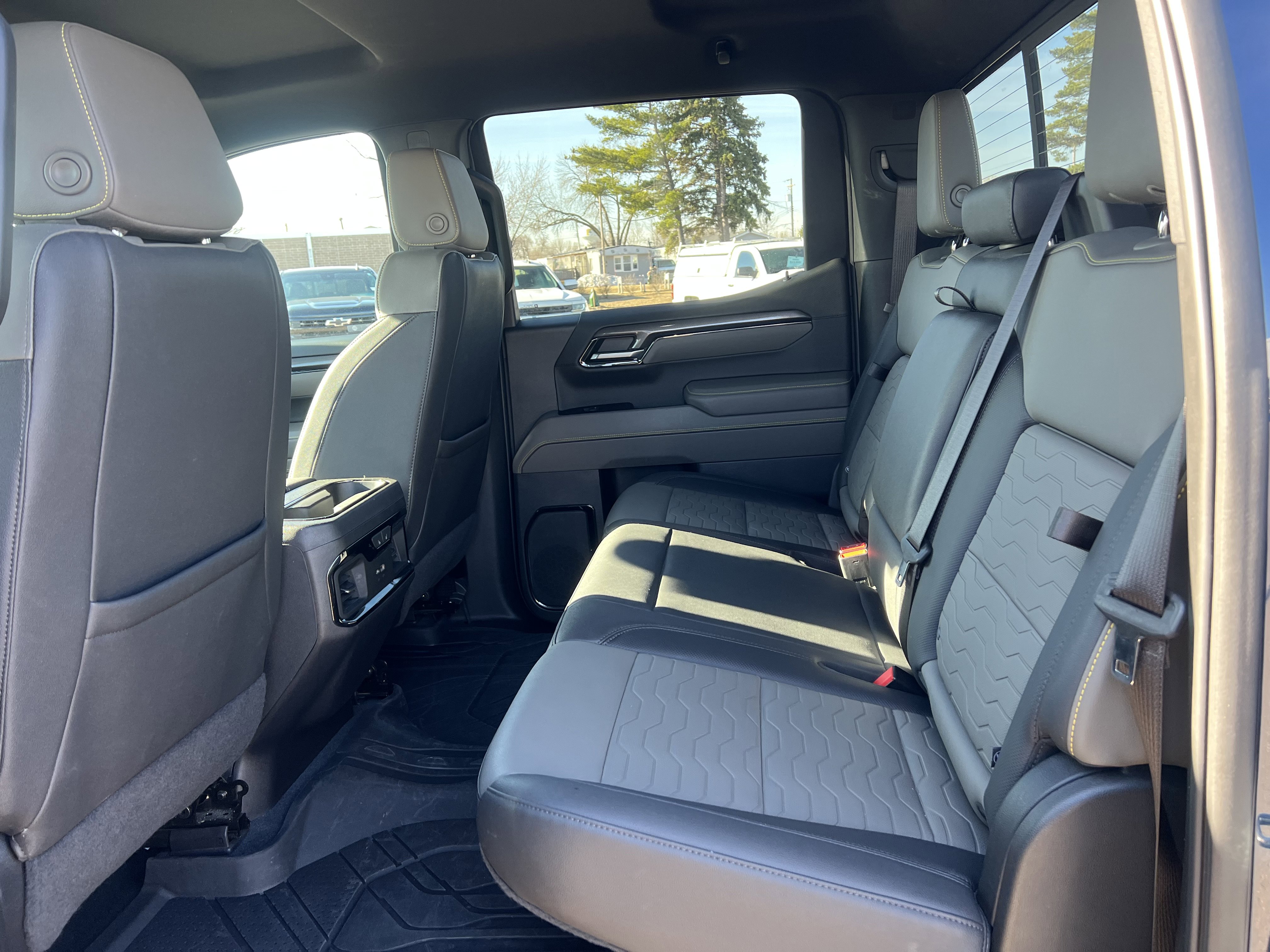 Used 2023 Chevrolet Silverado 1500 ZR2 image 12