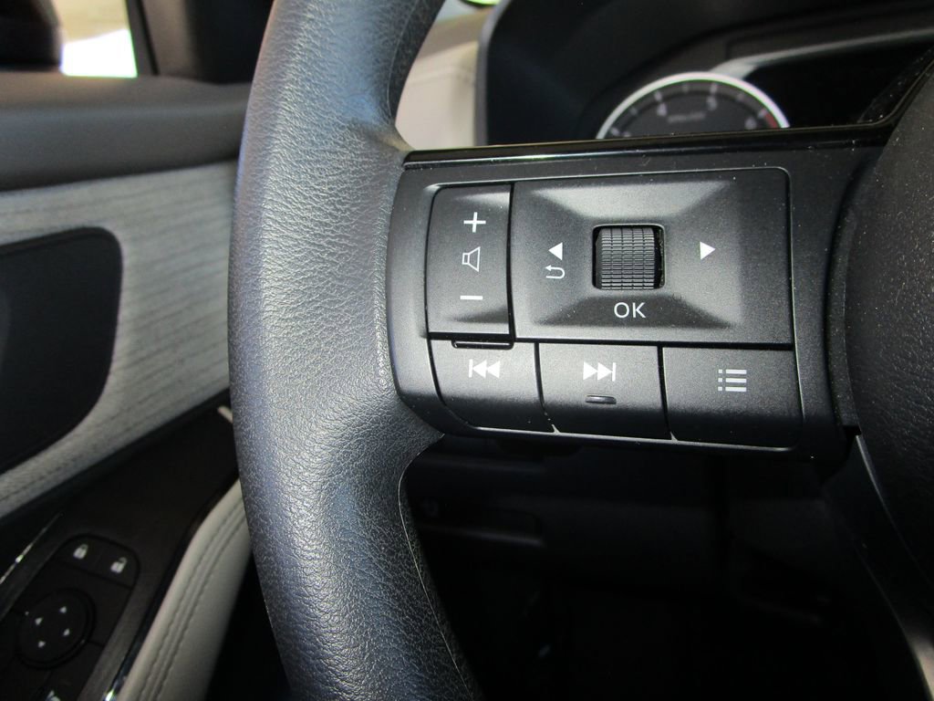 Used 2023 Nissan Rogue SV image 28