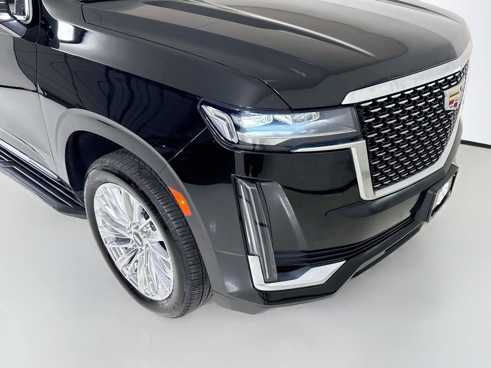 Used 2022 Cadillac Escalade Luxury AWD/4WD image 32