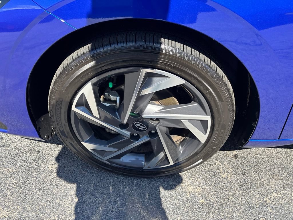 Certified 2025 Hyundai Elantra SEL FWD image 10