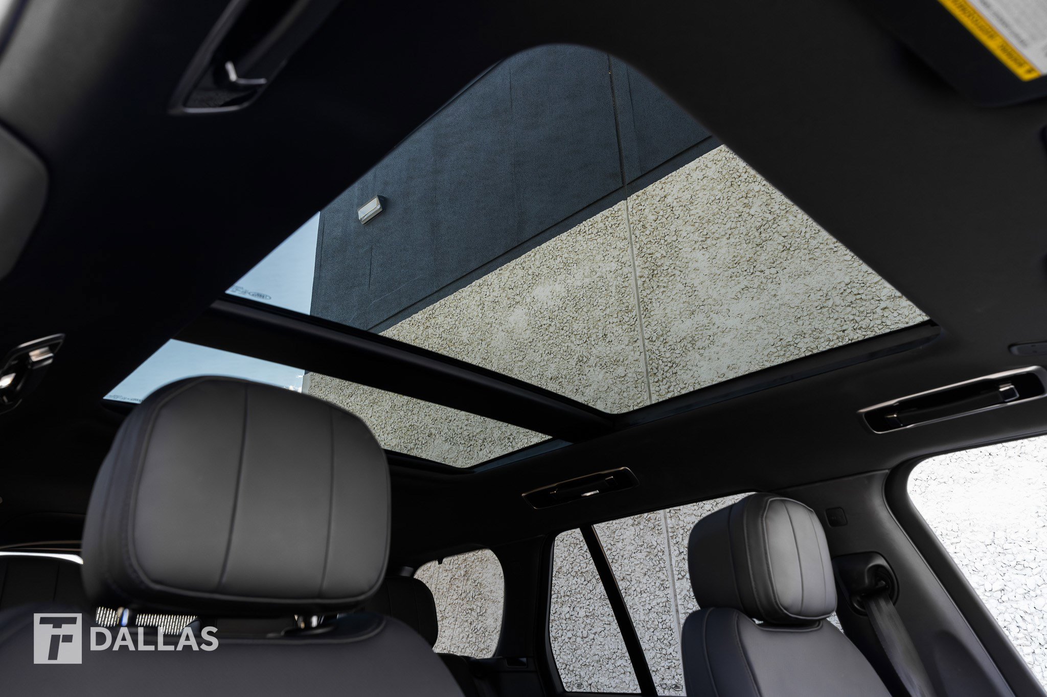 Used 2023 Land Rover Range Rover SE image 40