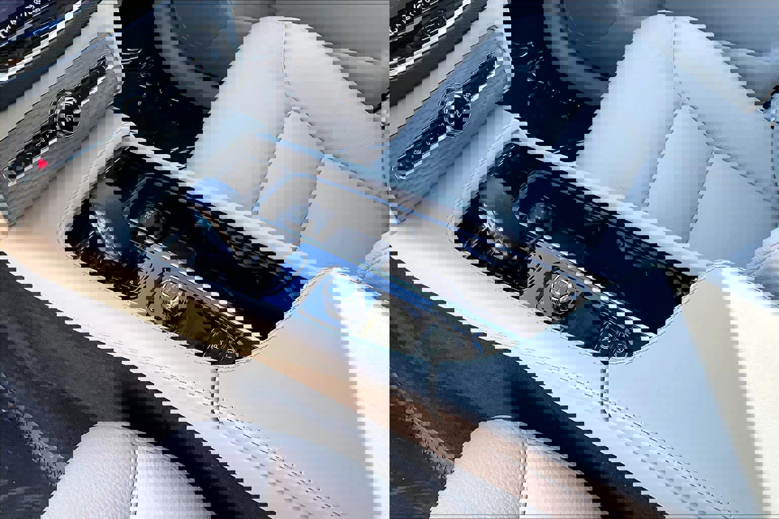 Certified 2024 Volvo XC90 B6 Plus w/ Protection Package Premier image 16