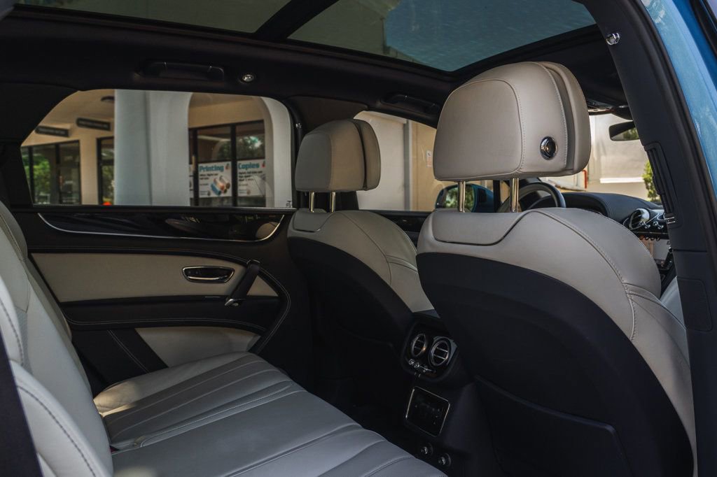 Used 2020 Bentley Bentayga image 25