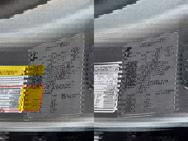 Used 2024 GMC Yukon XL SLT w/ SLT Luxury Package image 34