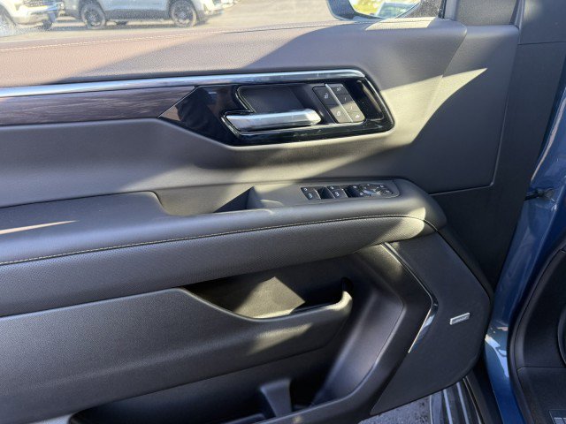 New 2026 Chevrolet Suburban Premier image 7
