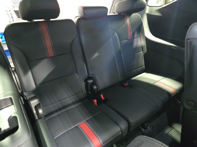 New 2027 Chevrolet Traverse RS w/ LPO, Floor Liner Package AWD/4WD image 13