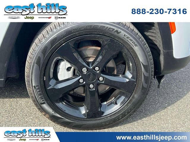 Certified 2024 Jeep Grand Cherokee Limited w/ Black Appearance Package image 10