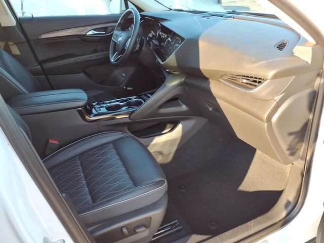 Used 2022 Buick Envision Avenir w/ Technology Package II AWD/4WD image 25