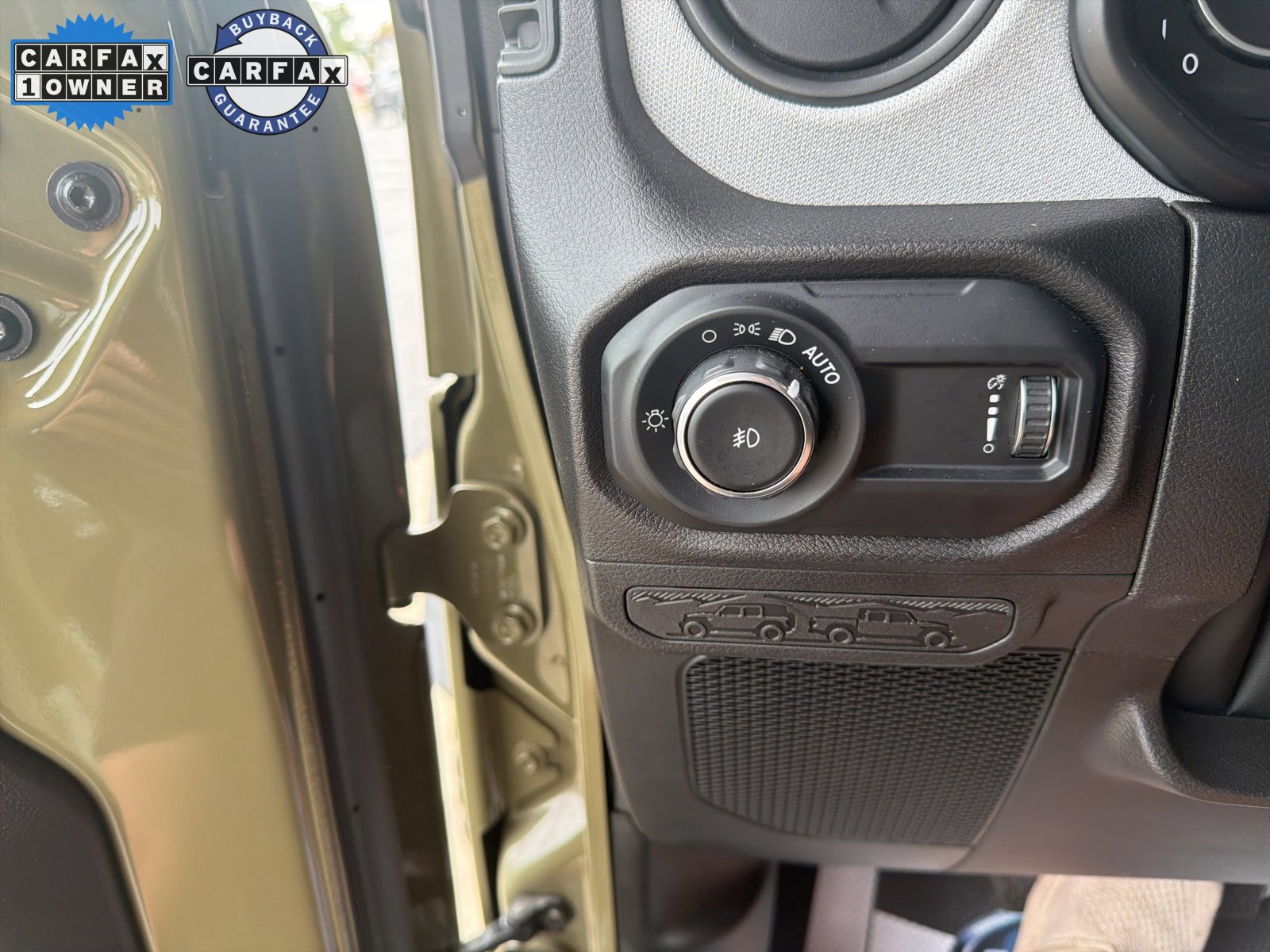 Used 2025 Jeep Wrangler Sport image 4