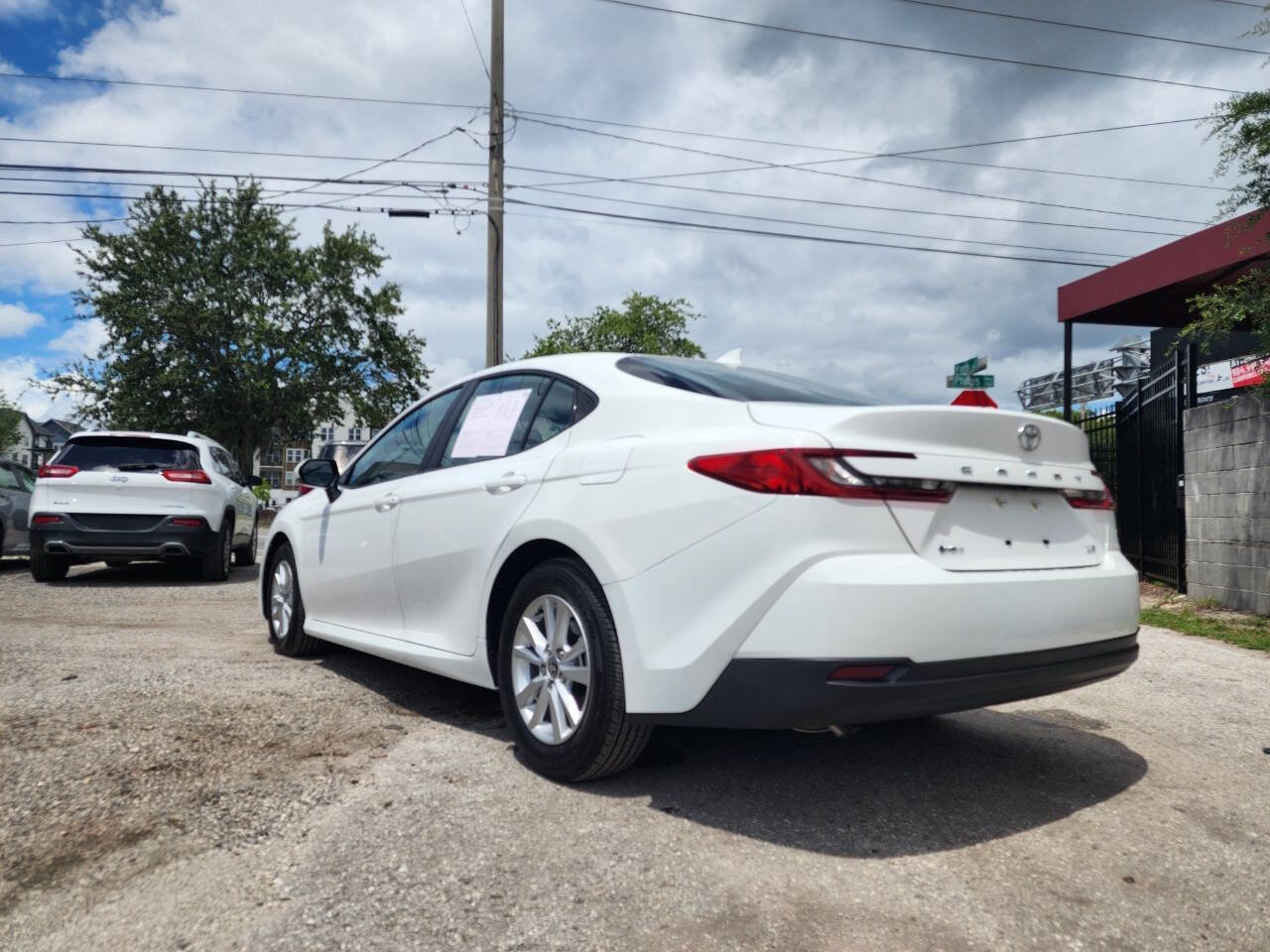 Used 2025 Toyota Camry LE image 6