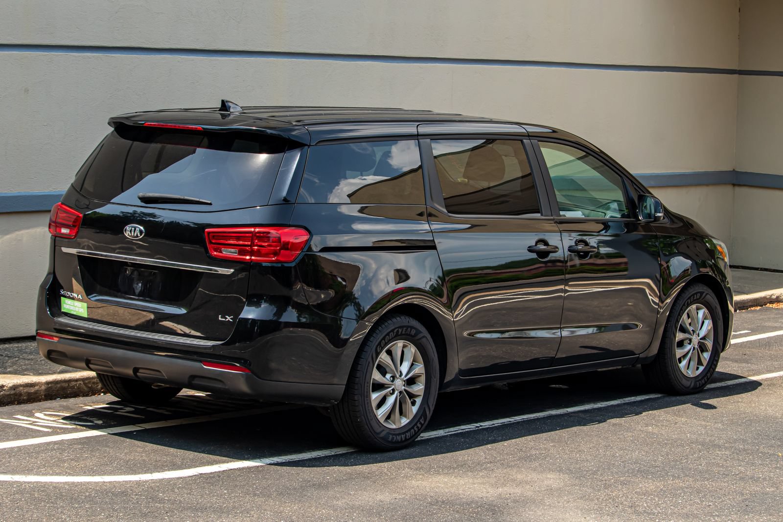 Used 2020 Kia Sedona LX FWD image 9