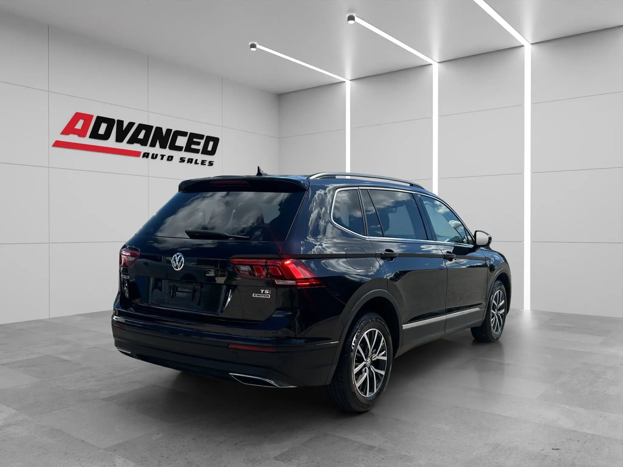 Used 2018 Volkswagen Tiguan SE AWD/4WD image 6