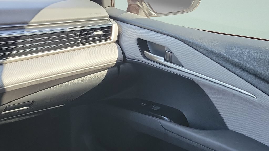 Used 2025 Toyota Camry SE w/ Convenience Package FWD image 11