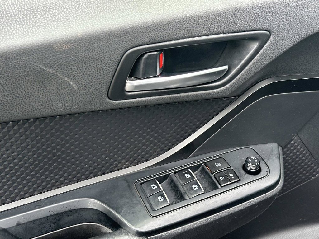 Used 2018 Toyota C-HR XLE FWD image 16