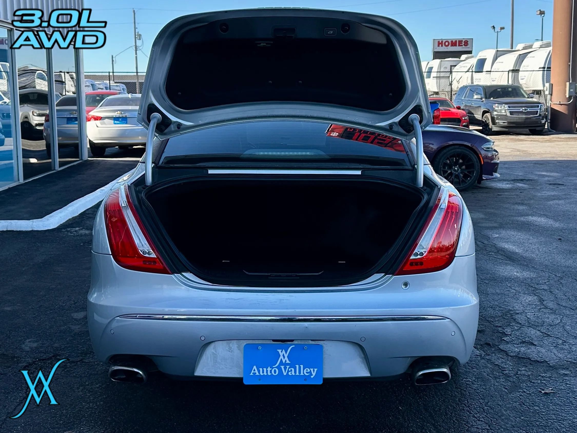 Used 2015 Jaguar XJ AWD image 41
