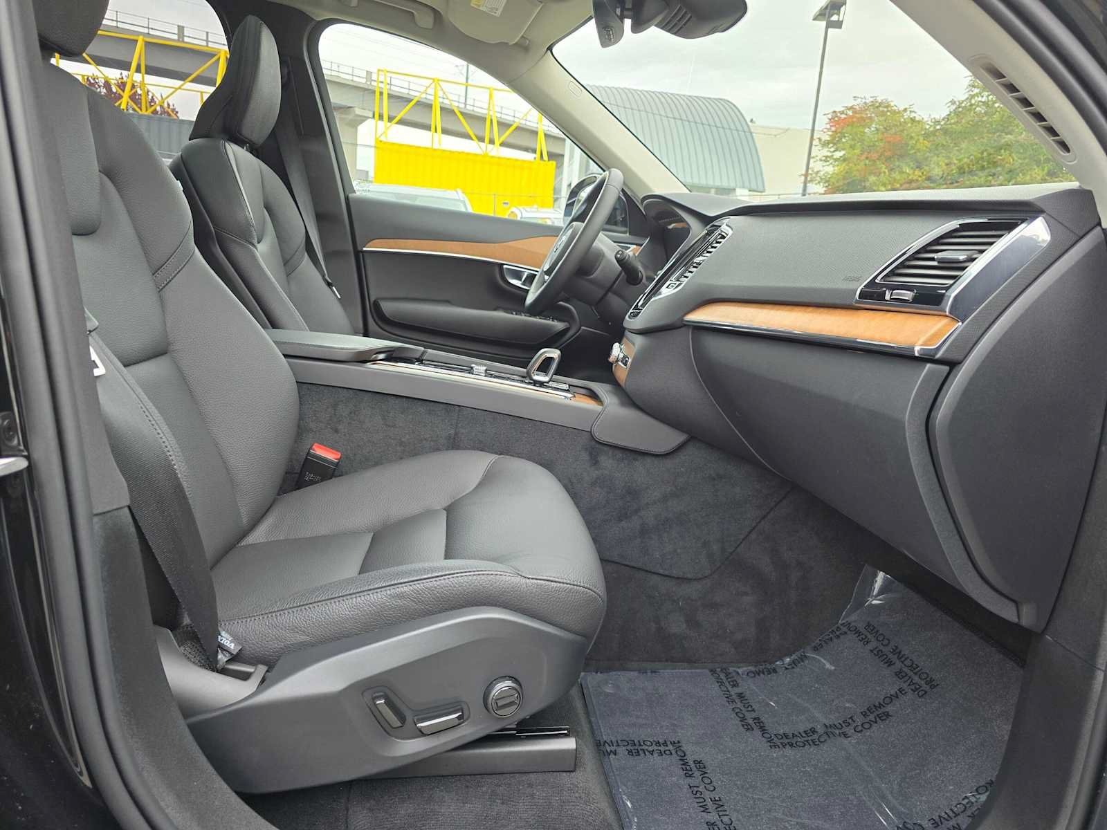 Certified 2025 Volvo XC90 T8 Plus w/ Protection Package Premier AWD/4WD image 11