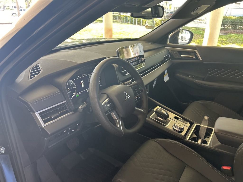 New 2025 Mitsubishi Outlander 4WD Plug-In Hybrid image 6