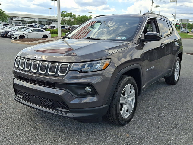 Used 2022 Jeep Compass Latitude w/ Convenience Group AWD/4WD image 3
