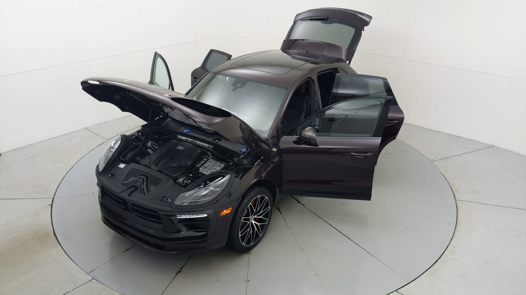 Certified 2024 Porsche Macan S AWD/4WD image 28