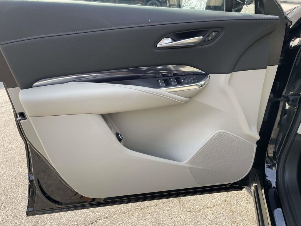 Certified 2023 Cadillac XT4 Luxury image 15