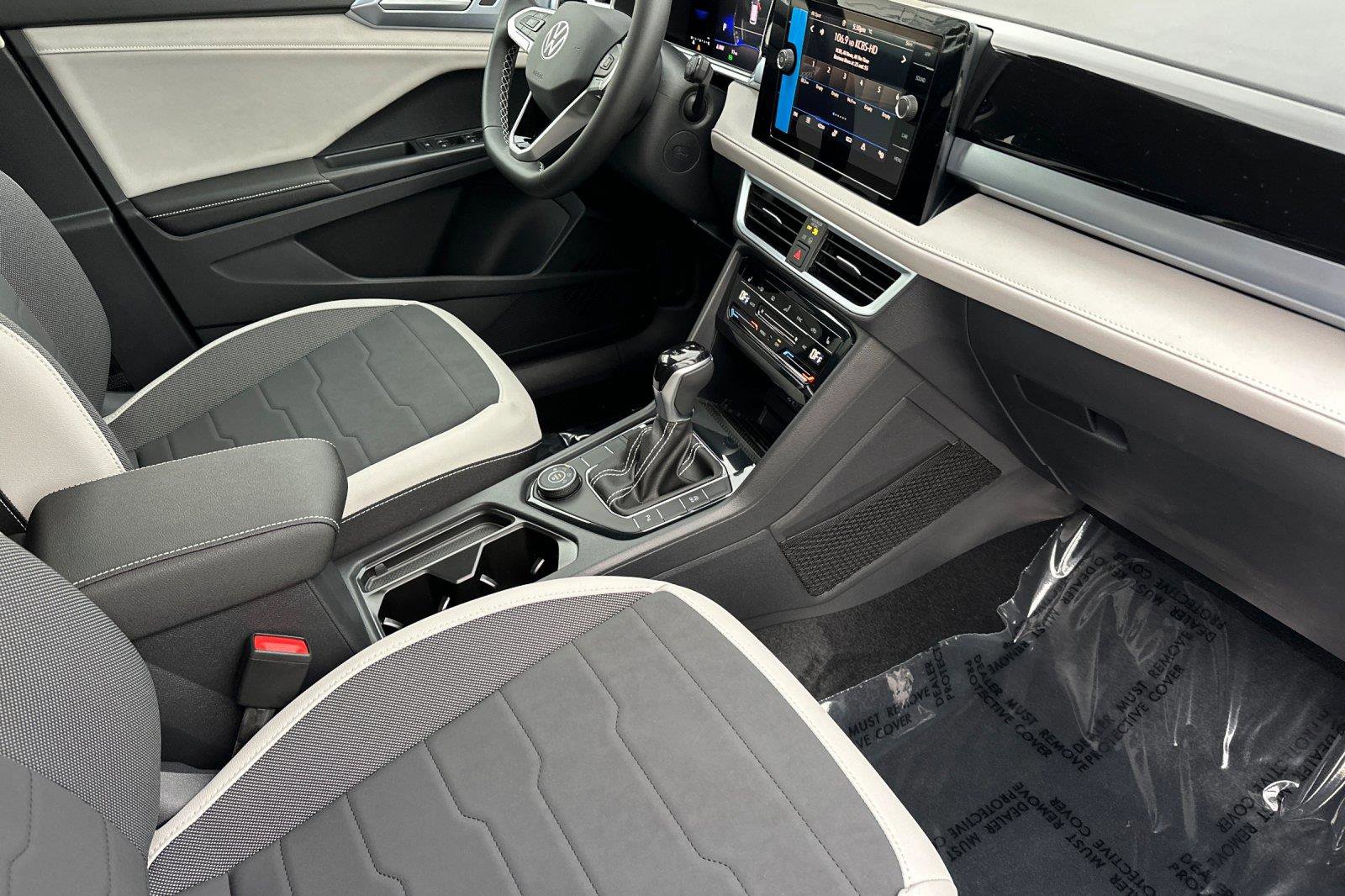 New 2026 Volkswagen Taos SE image 15