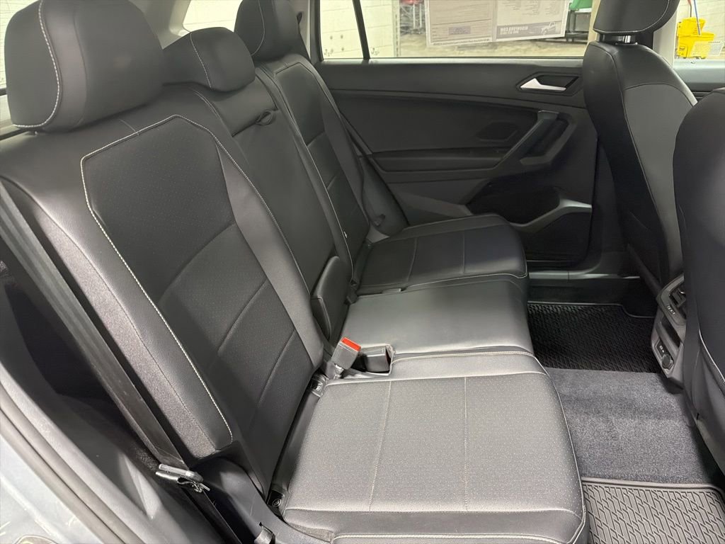 Used 2021 Volkswagen Tiguan SEL AWD/4WD image 9