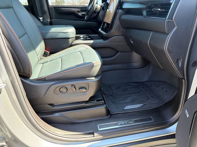 Used 2025 GMC Yukon XL AT4 w/ AT4 Premium Package image 13