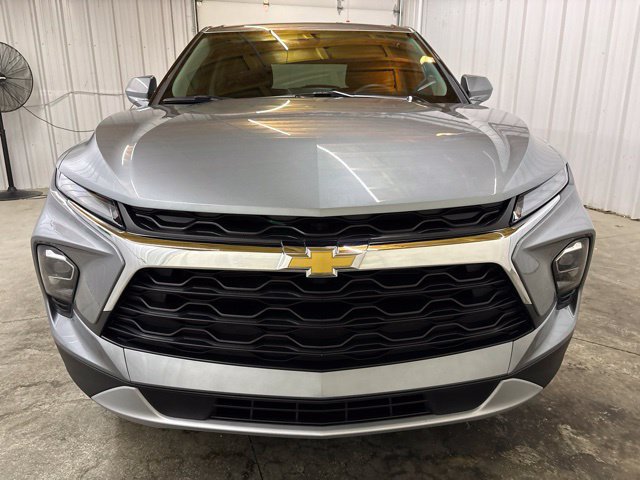 Used 2025 Chevrolet Blazer LT FWD image 2