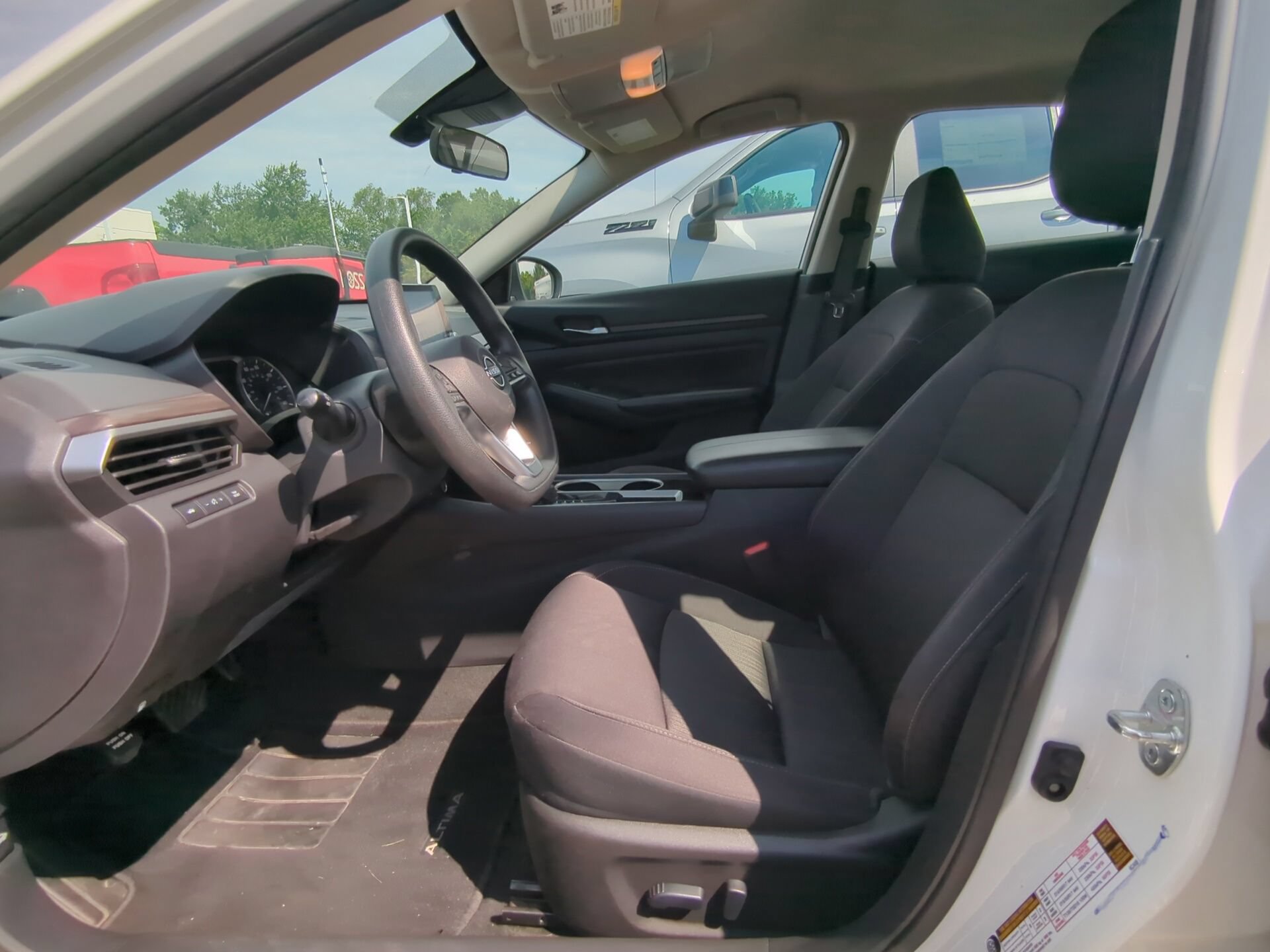 Used 2024 Nissan Altima 2.5 SV FWD image 16