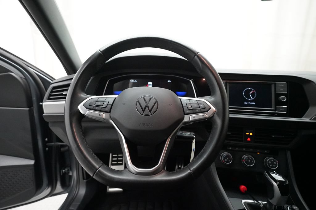 Used 2024 Volkswagen Jetta Sport FWD image 4