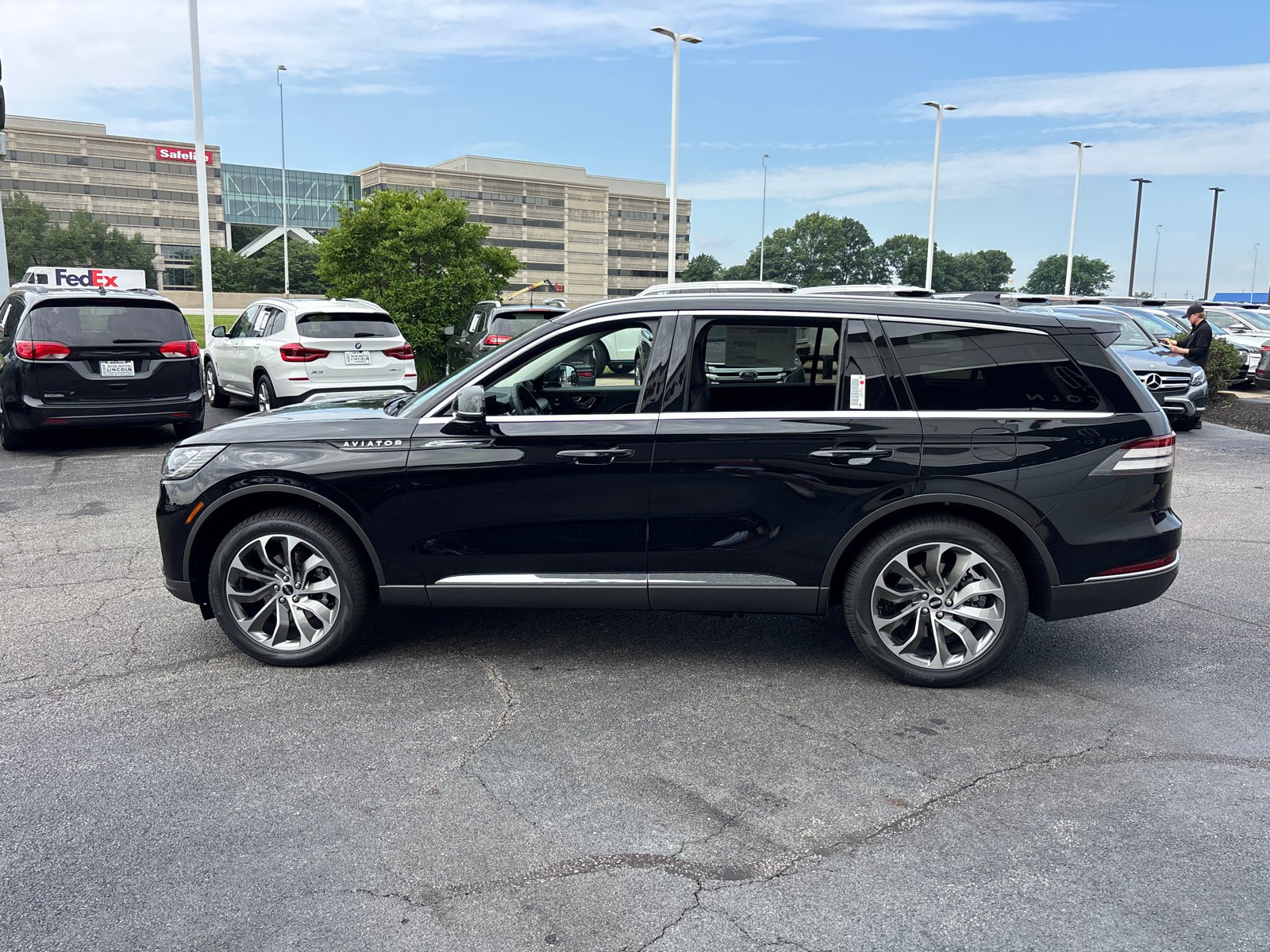New 2026 Lincoln Aviator AWD image 4