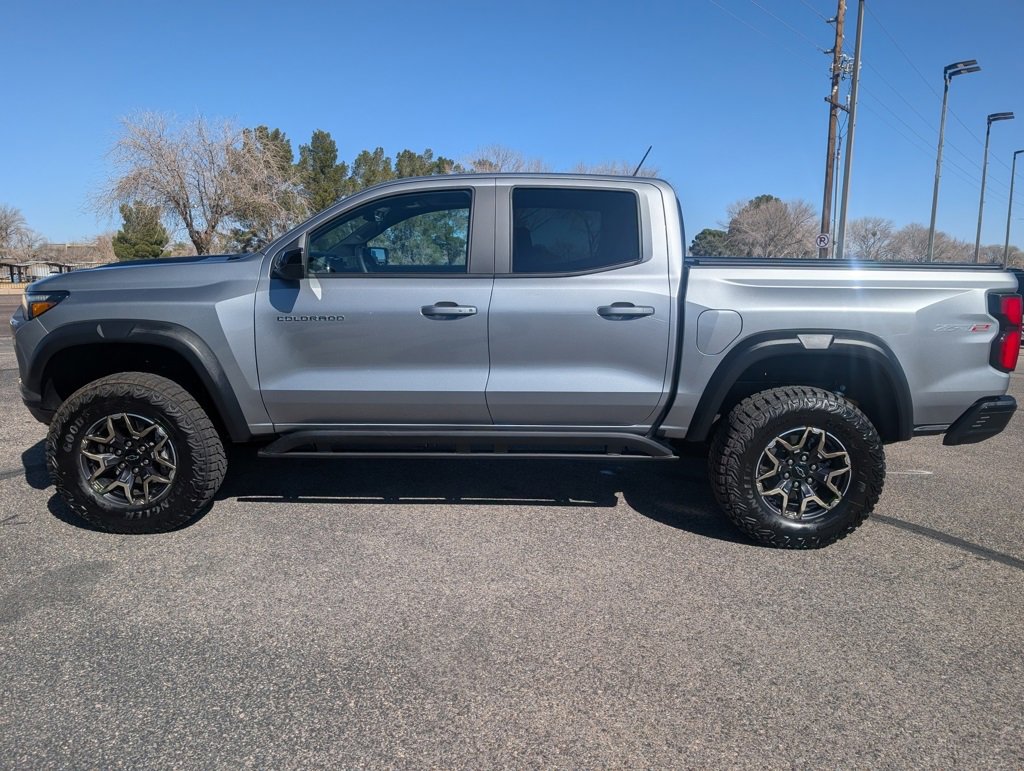 Used 2025 Chevrolet Colorado ZR2 w/ Technology Package image 2
