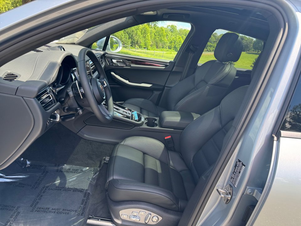 New 2025 Porsche Macan image 5