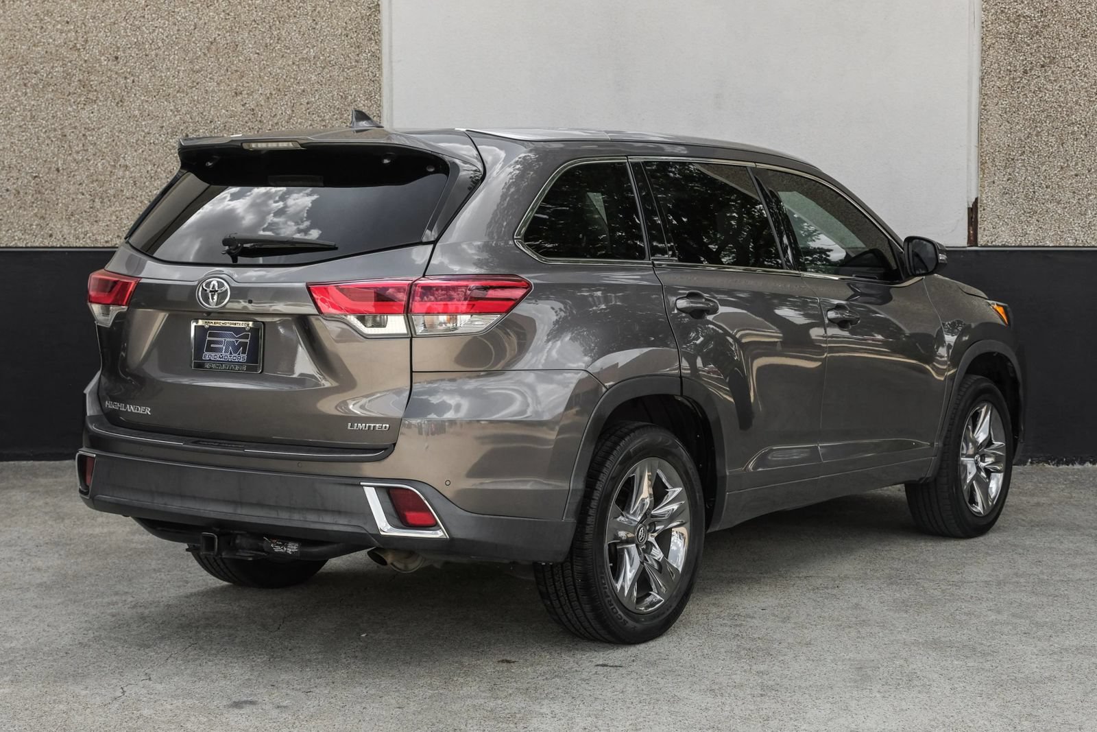 Used 2017 Toyota Highlander Limited Platinum FWD image 9