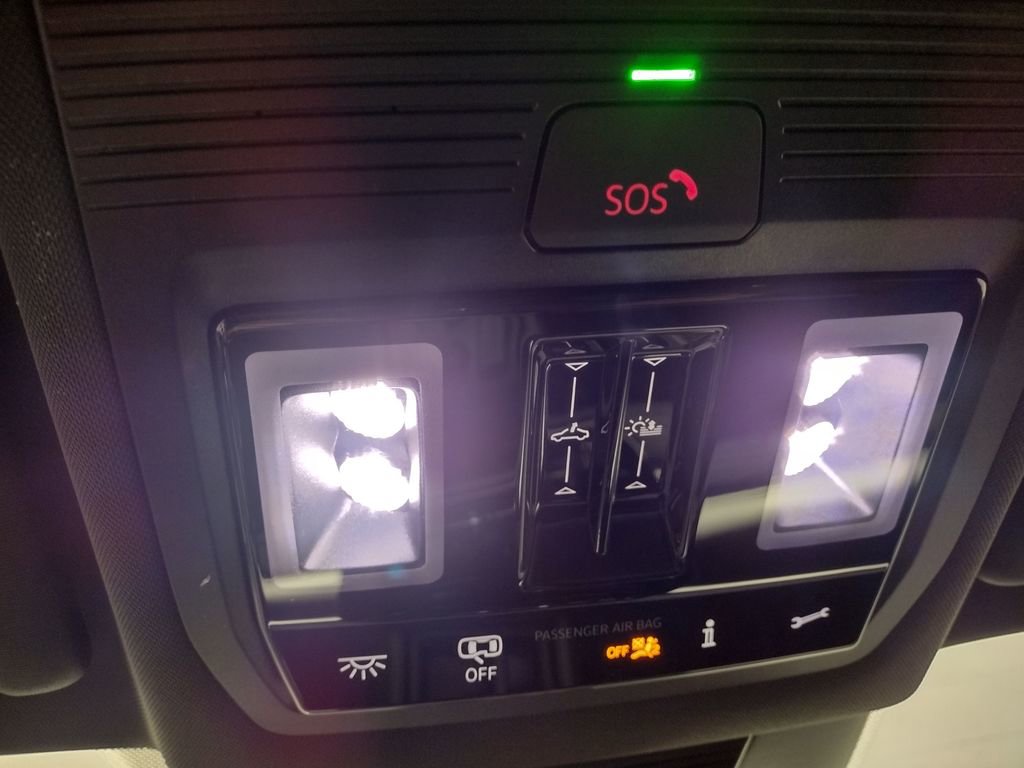 New 2025 Volkswagen Tiguan SE R-Line image 30