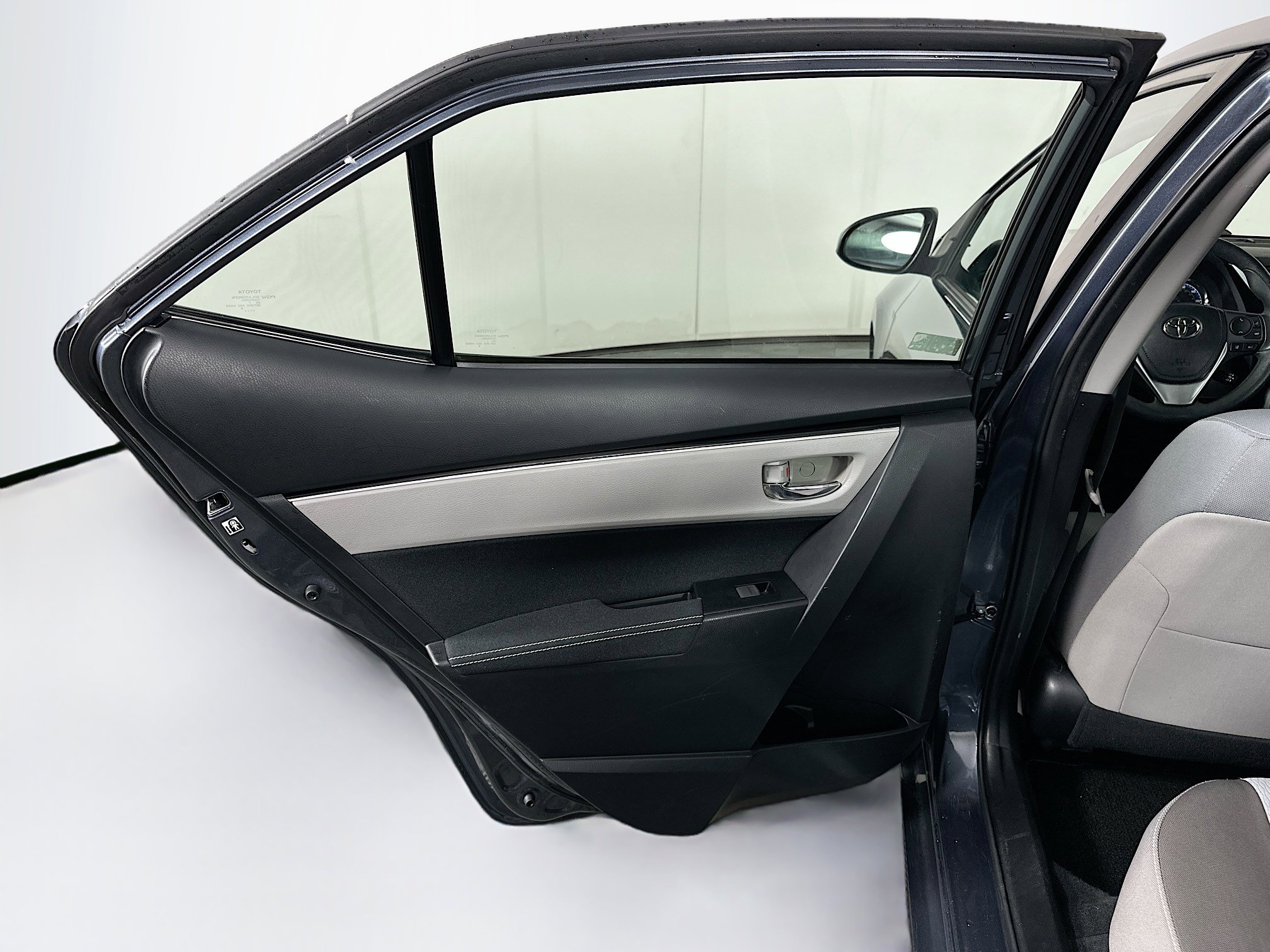 Used 2018 Toyota Corolla LE FWD image 24