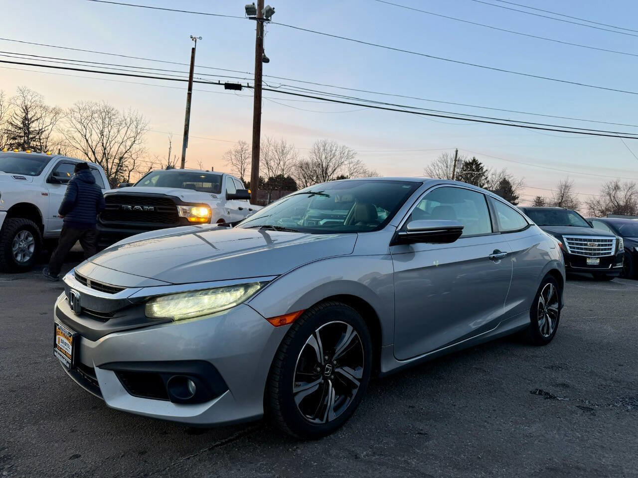 Used 2016 Honda Civic Touring image 3