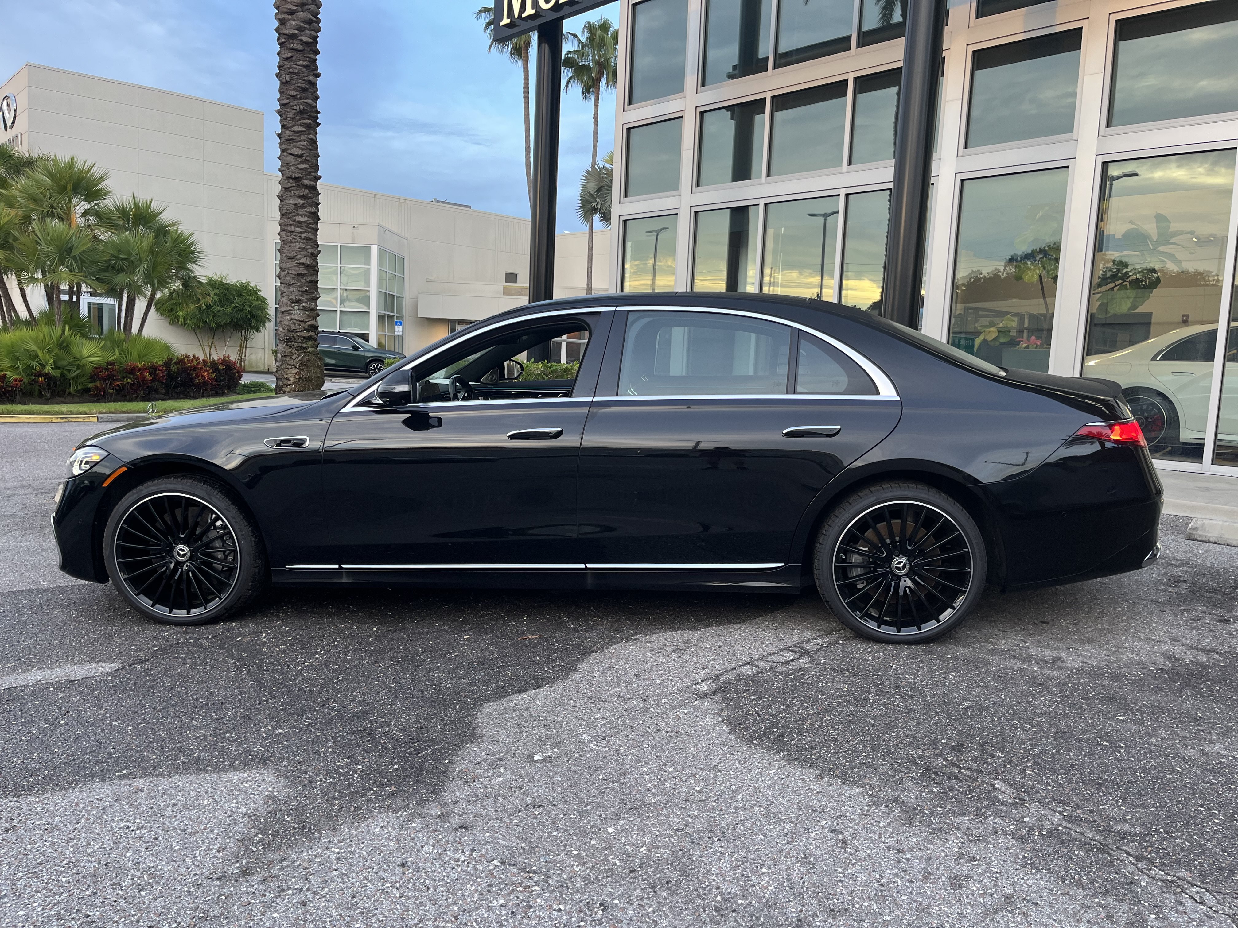 New 2027 Mercedes-Benz S 580 4MATIC Sedan image 3